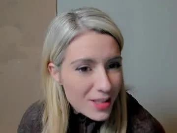 kimilee22 — Welcome <3 Tip if you like it - Goal:  Last tipper gets 5 Videos #german #lovense #english #cozy #blonde #gamergirl  [367 tokens left]