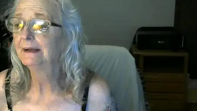 JoleneDelacroix — Oil on my titties