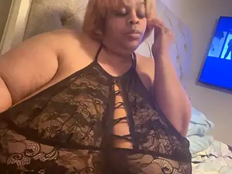 Missredboneo12 on StripChat 