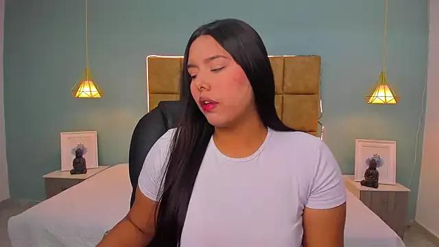 NaniXoxo18 — Naked + clit rubbing